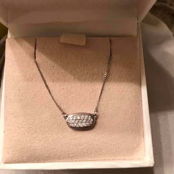 Kendra Scott Lisa Pendant - Picture 1 of 4